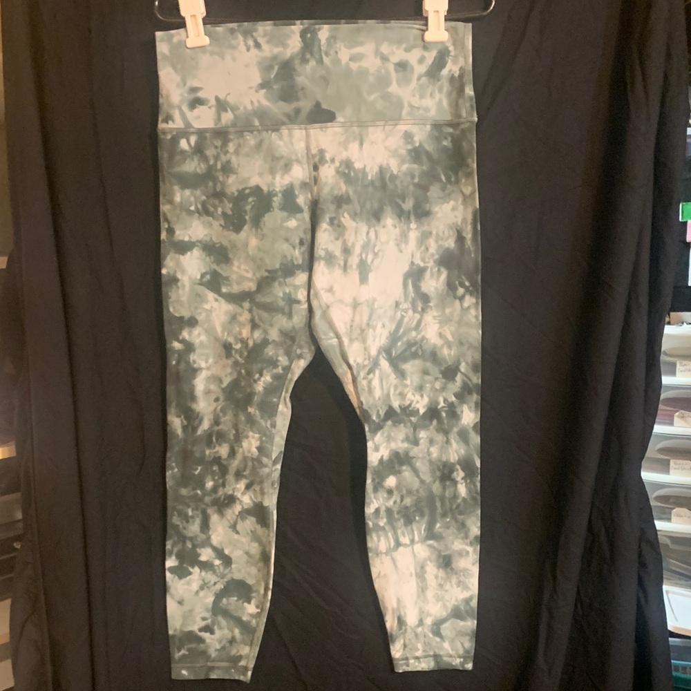 Lululemon Athletica Green and White Tie-Dye Leggings